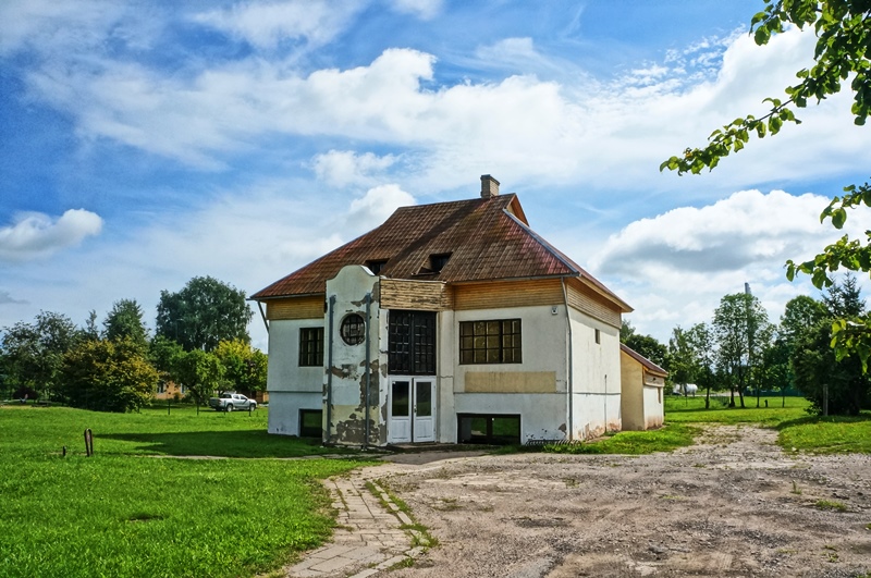 GEROS BŪKLĖS ADMINISTRACINIS PASTATAS SU PARDUOTUVE ŠVENČIONIŲ RAJONE, ŠVENČIONĖLIŲ MIESTE, LAUKO GATVĖJE NR. 41