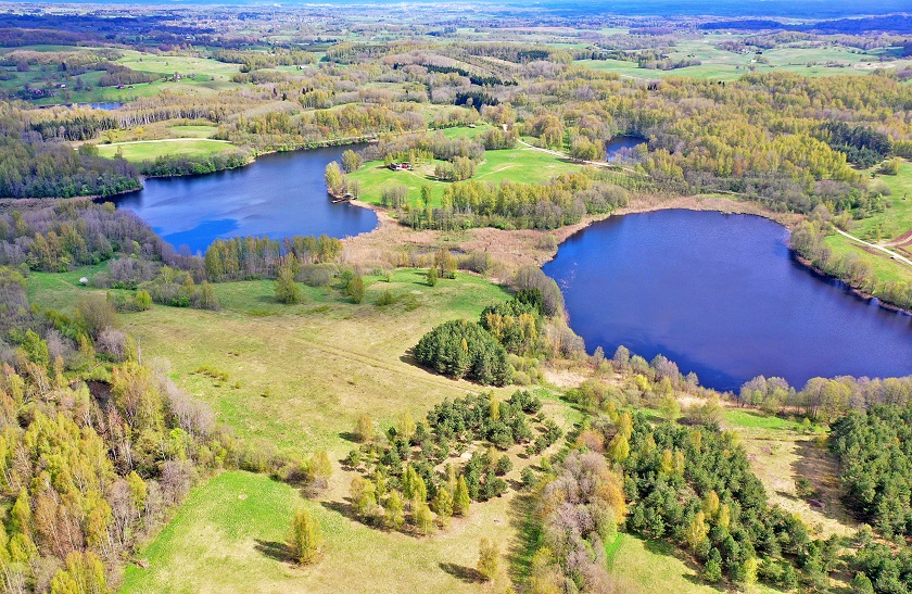 DU TARPUSAVYJE BESIRIBOJANTYS 4,42 HA IR 2,91 HA ŽEMĖS ŪKIO PASKIRTIES UNIKALŪS SKLYPAI TARP GRAŽIŲ EŽERŲ – ANGLINIO IR GĖLUŽIO — UTENOS R., BAJORIŠKIŲ K.