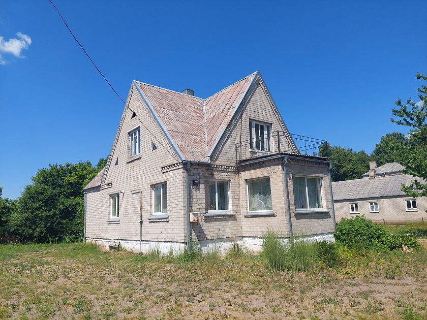 ERDVUS GYVENAMASIS NAMAS ŠIRVINTŲ MIESTE, PATOGIOJE VIETOJE ŠALIA CENTRO